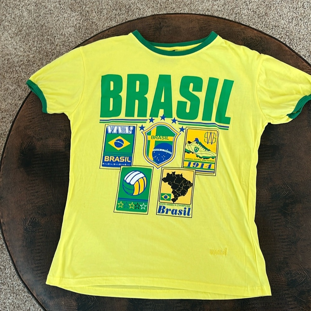 Brasil Football shirt. Brazil. South American. Brasil shirt size small.